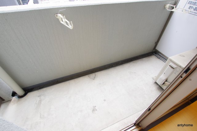 ウィスタリア新北野　仲介手数料無料のバルコニー