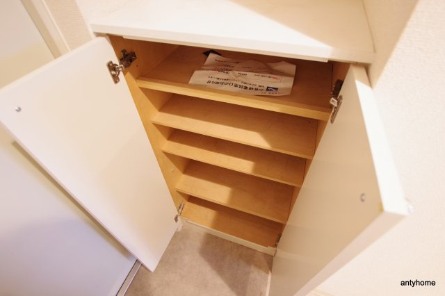 ウィスタリア新北野　仲介手数料無料の収納