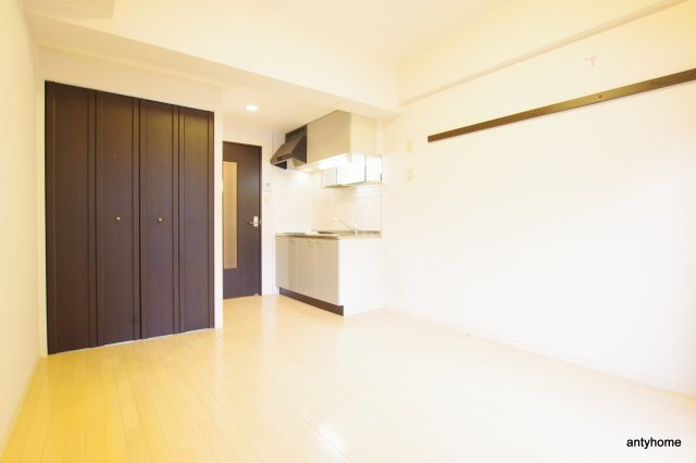 ウィスタリア新北野　仲介手数料無料の居間・リビング