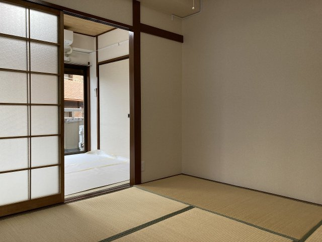 コーポラスシルバーの和室