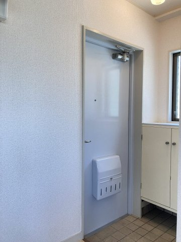 コーポラスシルバーの玄関