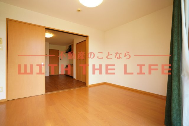 アムールLis Blanc（リスブラン）【キャッシュバック対象】の洋室|ゆったりとした居間です