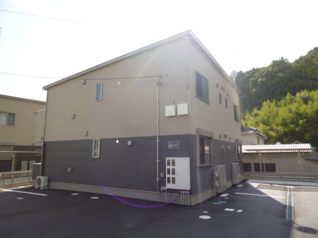 都窪郡早島町早島のアパートの外観
