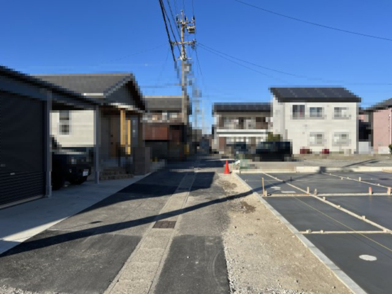 碧南市西浜町六丁目　新築戸建　2号棟の前面道路含む現地写真|碧南市西浜町6丁目新築戸建前面道路写真です。