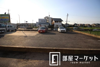 【駐車場】