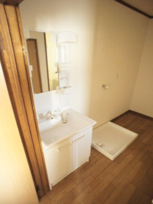 【独立洗面台】 | タテノハイツＣ | 洗面化粧台、洗濯機置き場があります♪