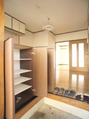 【玄関】 | タテノハイツＣ | 下駄箱付きです♪