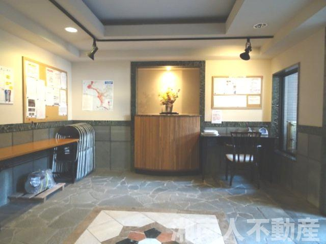 マイキャッスル葉山のエントランス|落ち着いたエントランスです