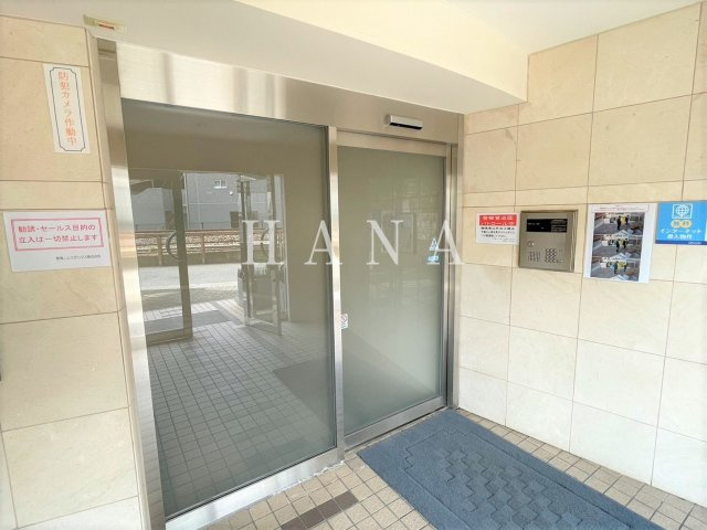 スカイアーク生田のエントランス