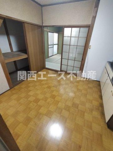 【居間・リビング】 | 布市町４丁目貸家