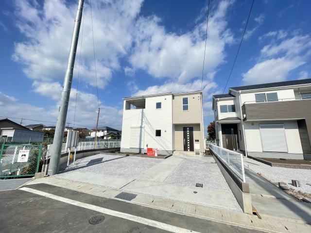 新築　前橋市箱田町第8　Livele Garden.S　1号棟の駐車場|現地写真　 駐車スペース広々！建物南側に並列で３台置けます♪					
