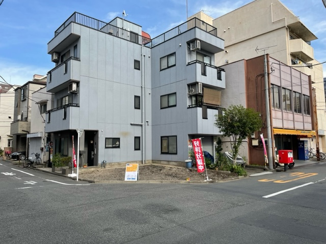 江東区亀戸７丁目　条件付き売地の前面道路含む現地写真