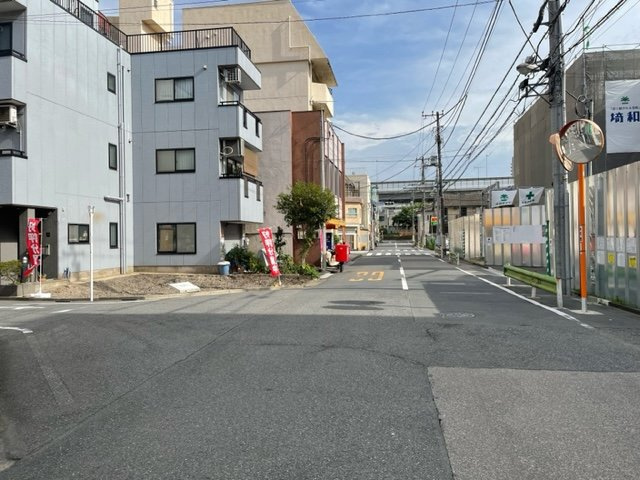 江東区亀戸７丁目　条件付き売地の前面道路含む現地写真