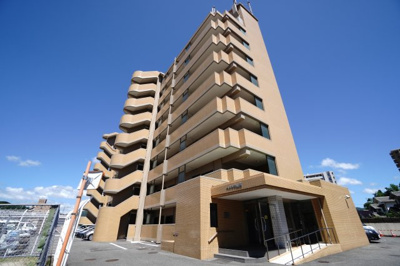 【外観】 | 【リフォーム済】ペルル中山南 | 【耐震性】
耐震性の高さを判断するポイントは、
建築確認申請日が1981年6月1日以降の
新耐震基準に適合しているかどうか。
震度６程度の大地震でも
建物が崩壊しないレベルが基準になりました。