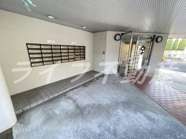 ヌベルミズノのエントランス|ゆとりのあるエントランスです
