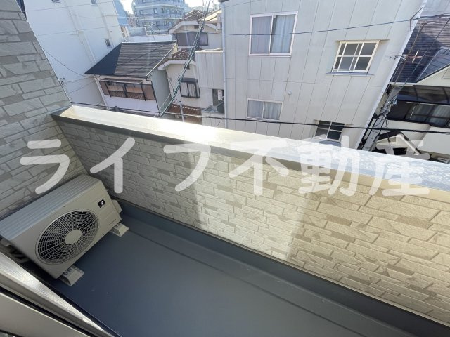 アート小若江のバルコニー|お洗濯にも便利なバルコニー付き