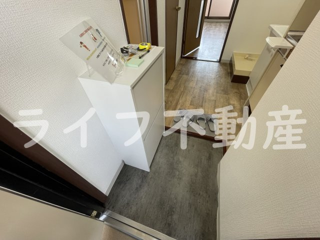 イーストヴィラキタの玄関|明るい玄関です