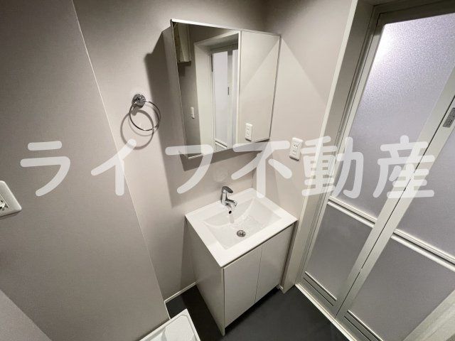 エルサチの独立洗面台|独立洗面台、小物を置くことができて便利です