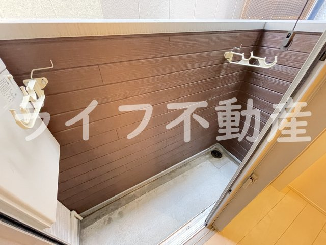 エルサチのバルコニー|暖かな日差しのふりそそぐバルコニー