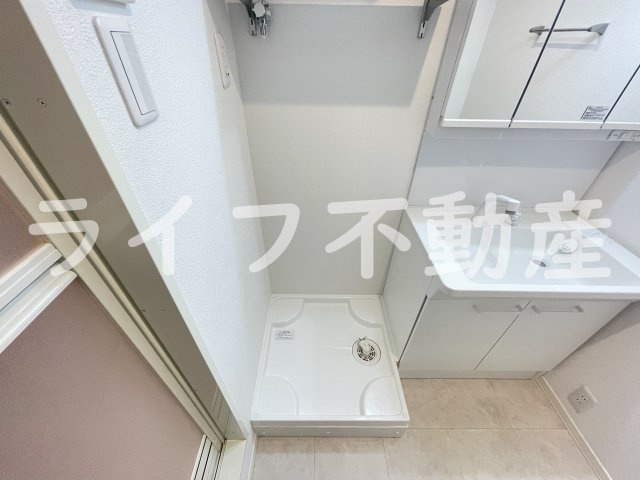 ハイム ユカリナグリーン長瀬の洗面所|明るい洗面所です