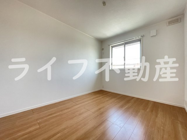 ハイム ユカリナグリーン長瀬の居間・リビング|こちらの居間で趣味の時間をお楽しみください