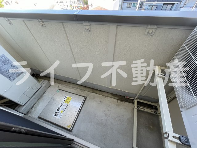 ファンライフ小阪のバルコニー|バルコニーからの眺めを楽しみながら食事をしませんか