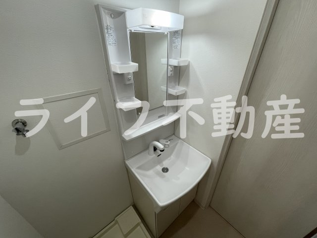 ファンライフ小阪の独立洗面台|独立洗面台、朝の身支度には欠かせません