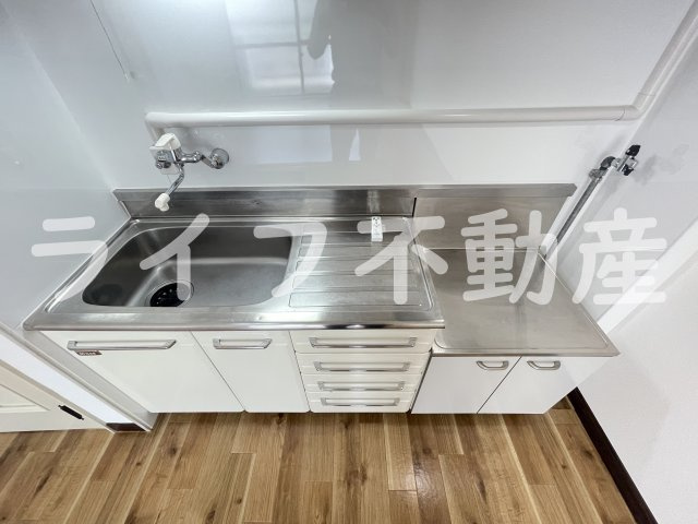 グローリーハイツ東成のキッチン