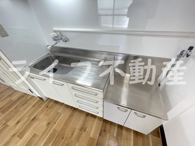 グローリーハイツ東成のキッチン