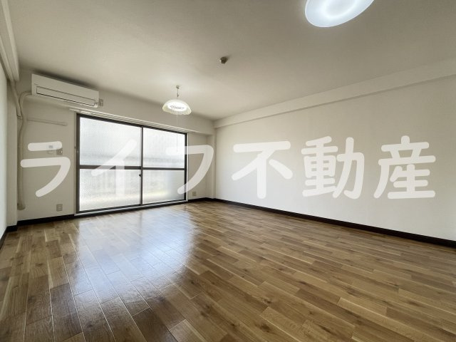 グローリーハイツ東成の居間・リビング