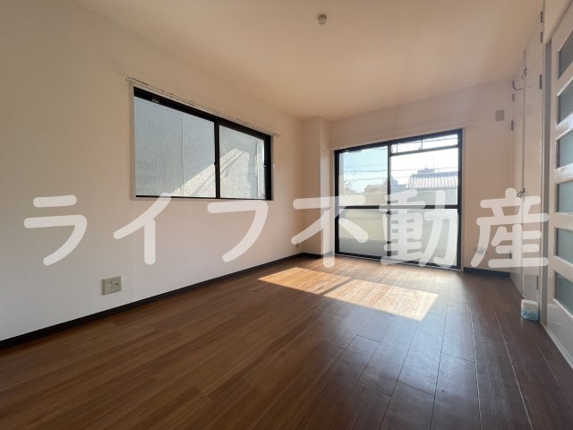 サントハウス小阪の居間・リビング|ゆったりとした居間です