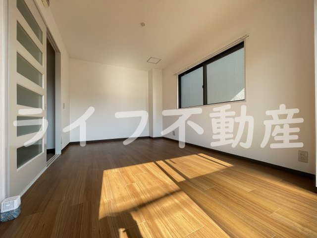 サントハウス小阪の洋室|広々とした洋室です