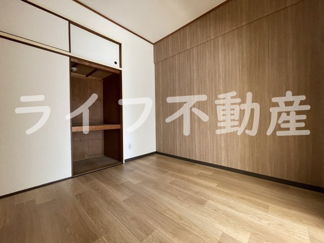 ラ・ボアコートIN花園の寝室|広くて明るい寝室