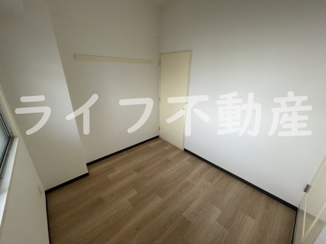 ラ・ボアコートIN花園の洋室|使い勝手のいい洋室です