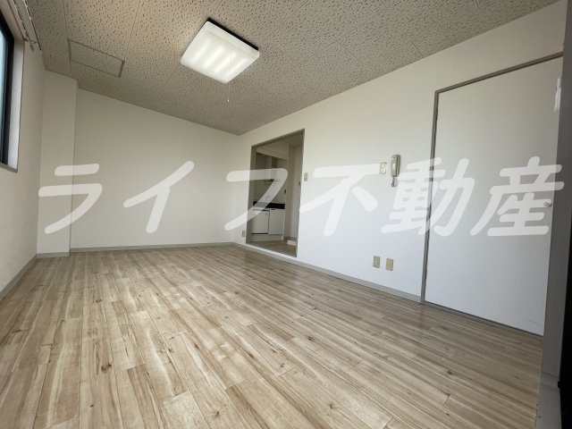 メゾン朝日小阪の洋室|コンパクトで使いやすい洋室です
