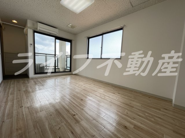 メゾン朝日小阪の居間・リビング|おしゃれな居間です