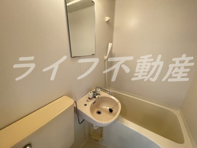 メゾン朝日小阪の洗面所|コンパクトで使いやすい洗面所