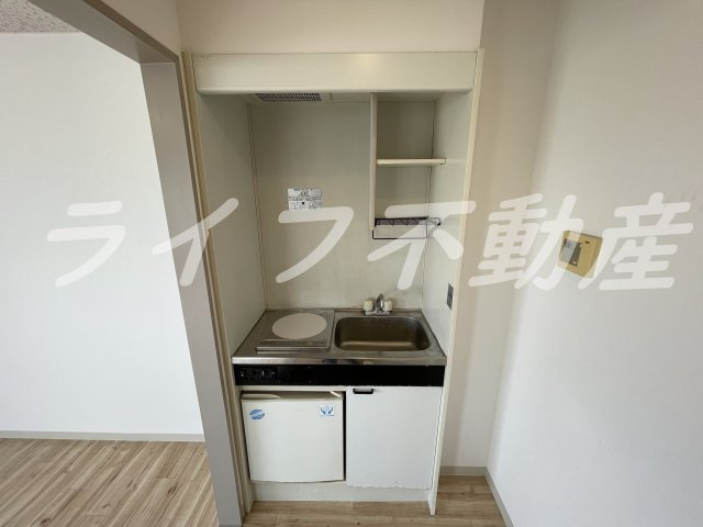 メゾン朝日小阪のキッチン|コンパクトなキッチンで掃除もラクラク