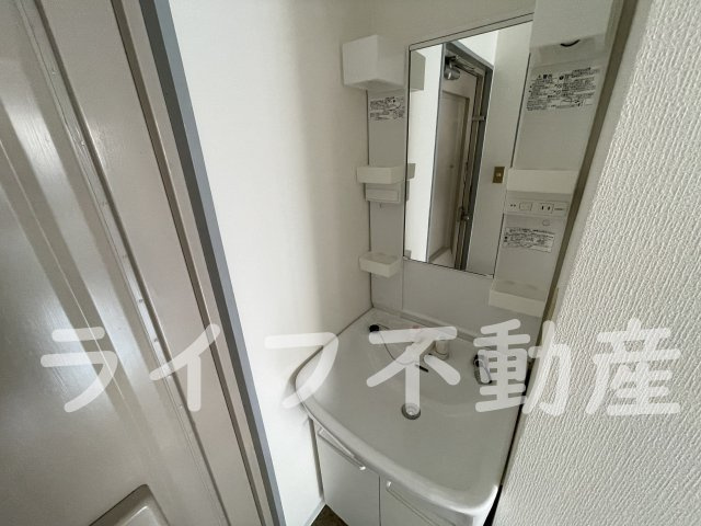 八戸ノ里プラザの独立洗面台|朝の身支度には欠かせない独立洗面化粧台