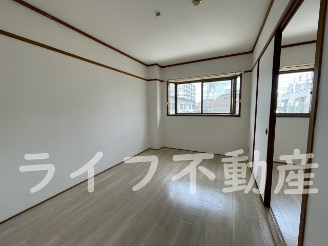 八戸ノ里プラザの洋室|落ち着いた色調の洋室です