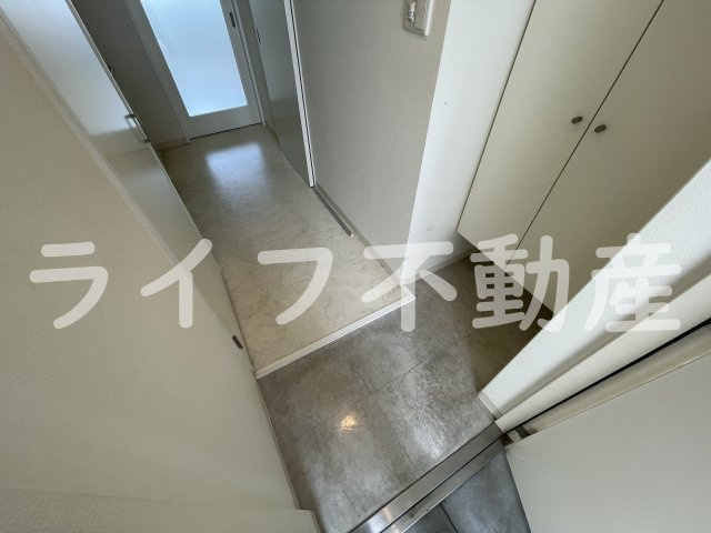 ラカーサ新深江の玄関|収納もある玄関です