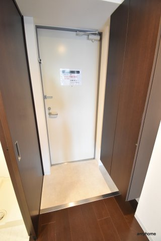 MCOURT江坂　仲介手数料無料の玄関