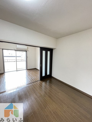 【居間・リビング】 | 明治第7ビル