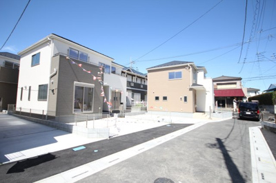 【前面道路含む現地写真】 | 三郷市鷹野第6　5号棟 | 前面道路含む現地写真です