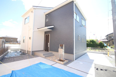 【外観】 | 三郷市鷹野第6　5号棟 | 落ち着いた雰囲気の外観です