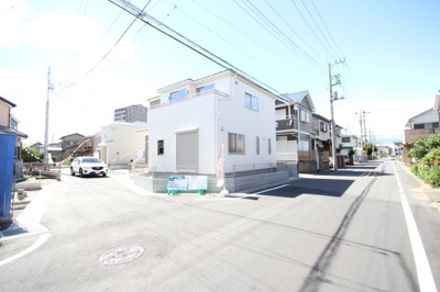 【前面道路含む現地写真】 | 三郷市鷹野第6　4号棟 | 前面道路含む現地写真です