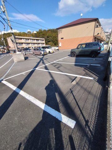 フジパレス三葛の駐車場