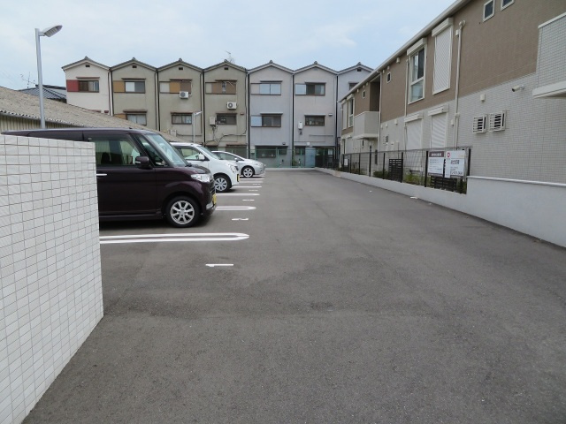 ラピス　ラズリの駐車場
