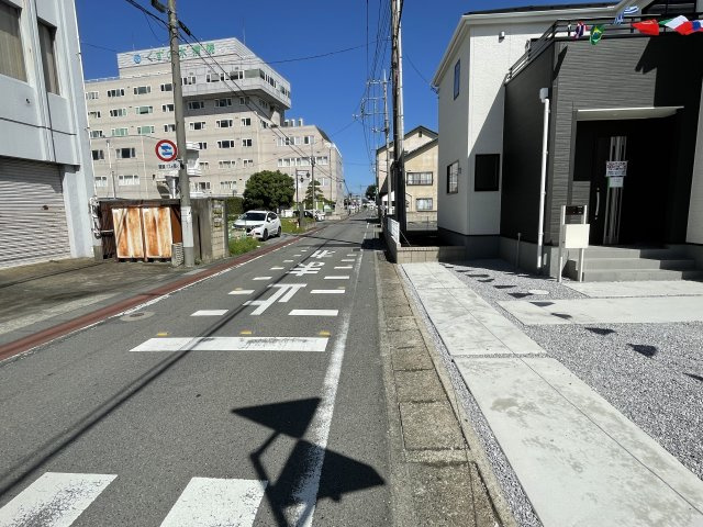 藤岡市藤岡第11（全2棟）1号棟の前面道路含む現地写真|前面道路含む現地写真です