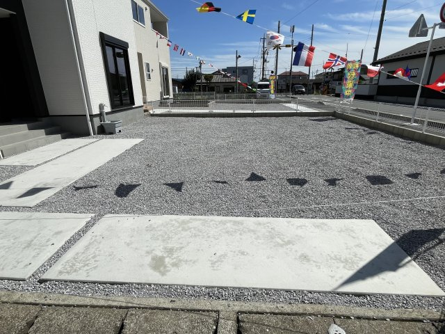 藤岡市藤岡第11（全2棟）1号棟の駐車場|駐車スペースもあります